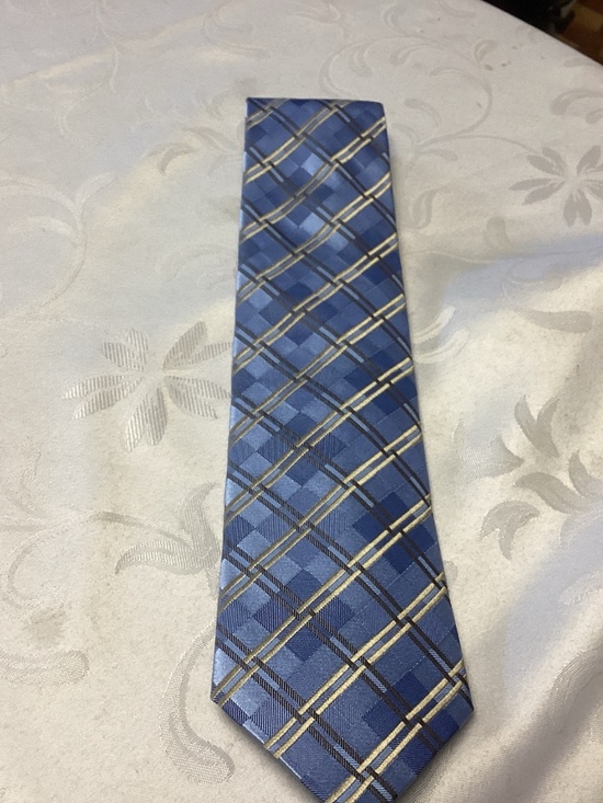 Geoffrey Beene Other - Geoffrey Beene Blue GEOMETRIC.  Silk Tie - lovely design SOPHISTICATED 💙💙💙💙
